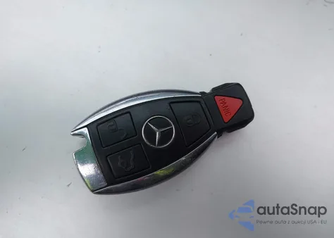 2013 Mercedes-Benz C 250 Sport z USA, uszkodzony, nr VIN WDDGF4HB3DR254481